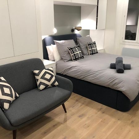 Studio Design Proche Champs-Elysees Париж Екстериор снимка