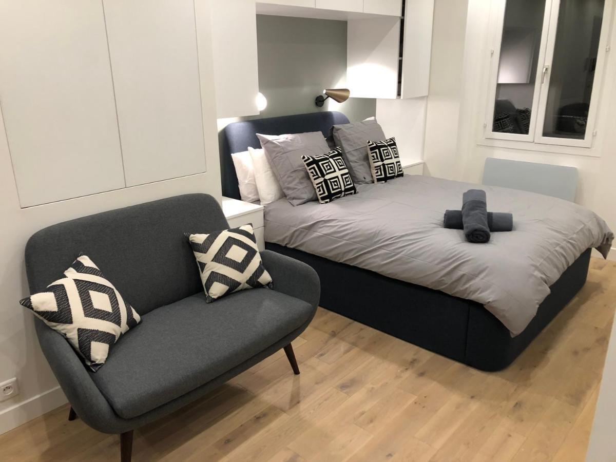 Studio Design Proche Champs-Elysees Париж Екстериор снимка