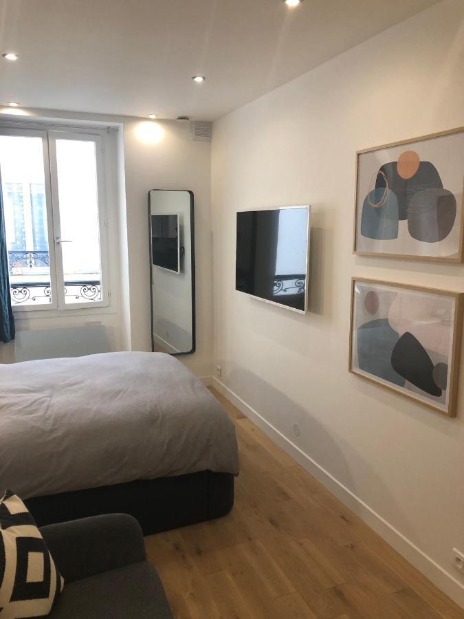 Studio Design Proche Champs-Elysees Париж Екстериор снимка